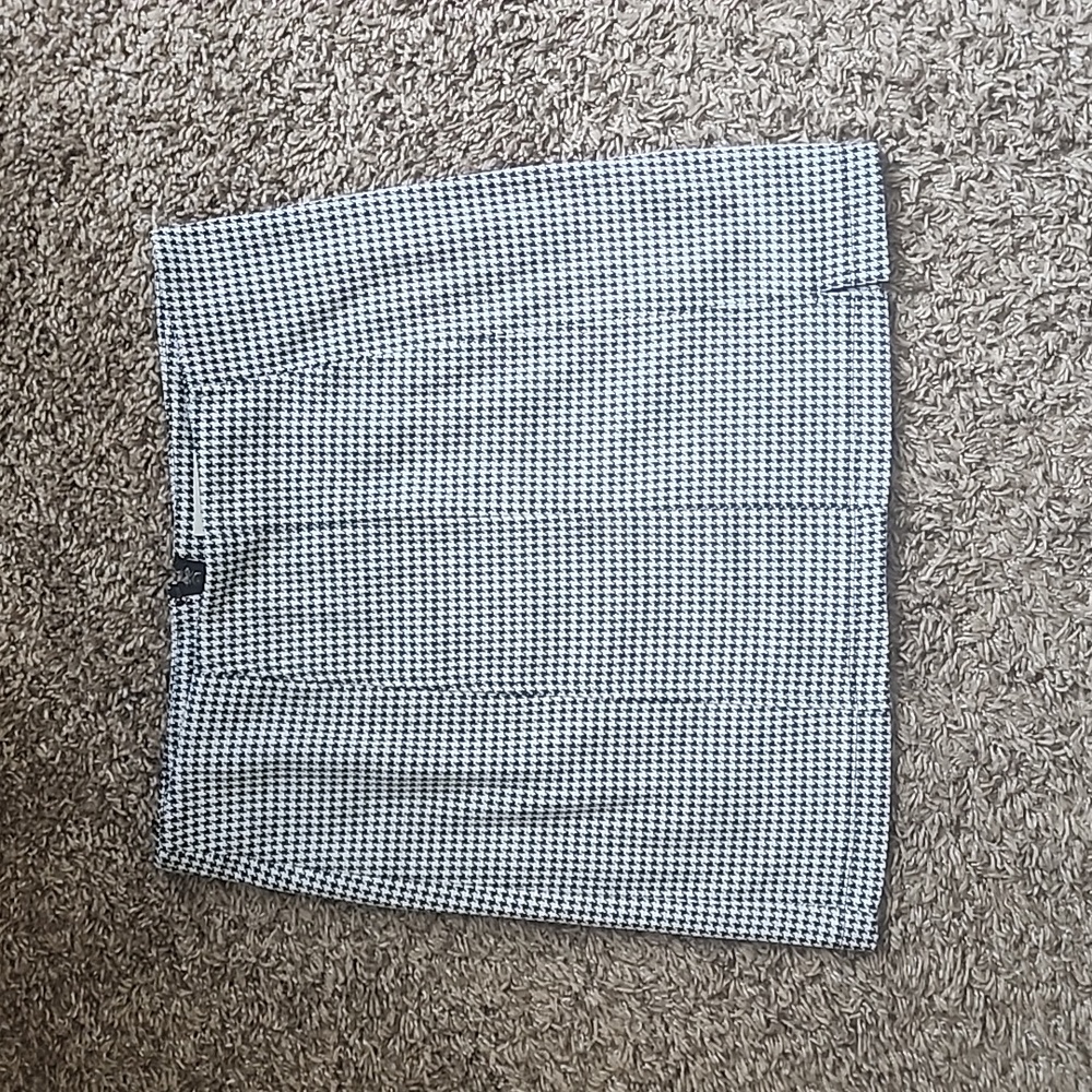 Houndstooth mini skirt
